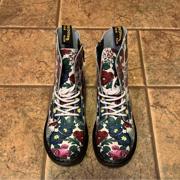 NWOT Dr. Martens 1460 English Garden Leather Lace Up Boots sz 7 - Picture 3 of 8